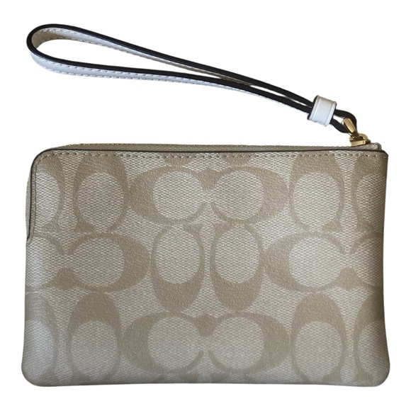 Coach NWOT Corner Zip Wristlet In Signature Canvas With Pear - Picture 2 of 3